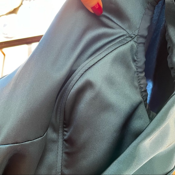 Stunning Backless Satin dress - Picture 10 of 11